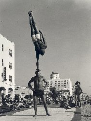 Don Jim - Men balancing