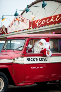 Santa_Visits_Nick_s_Cove_2_250px_wide